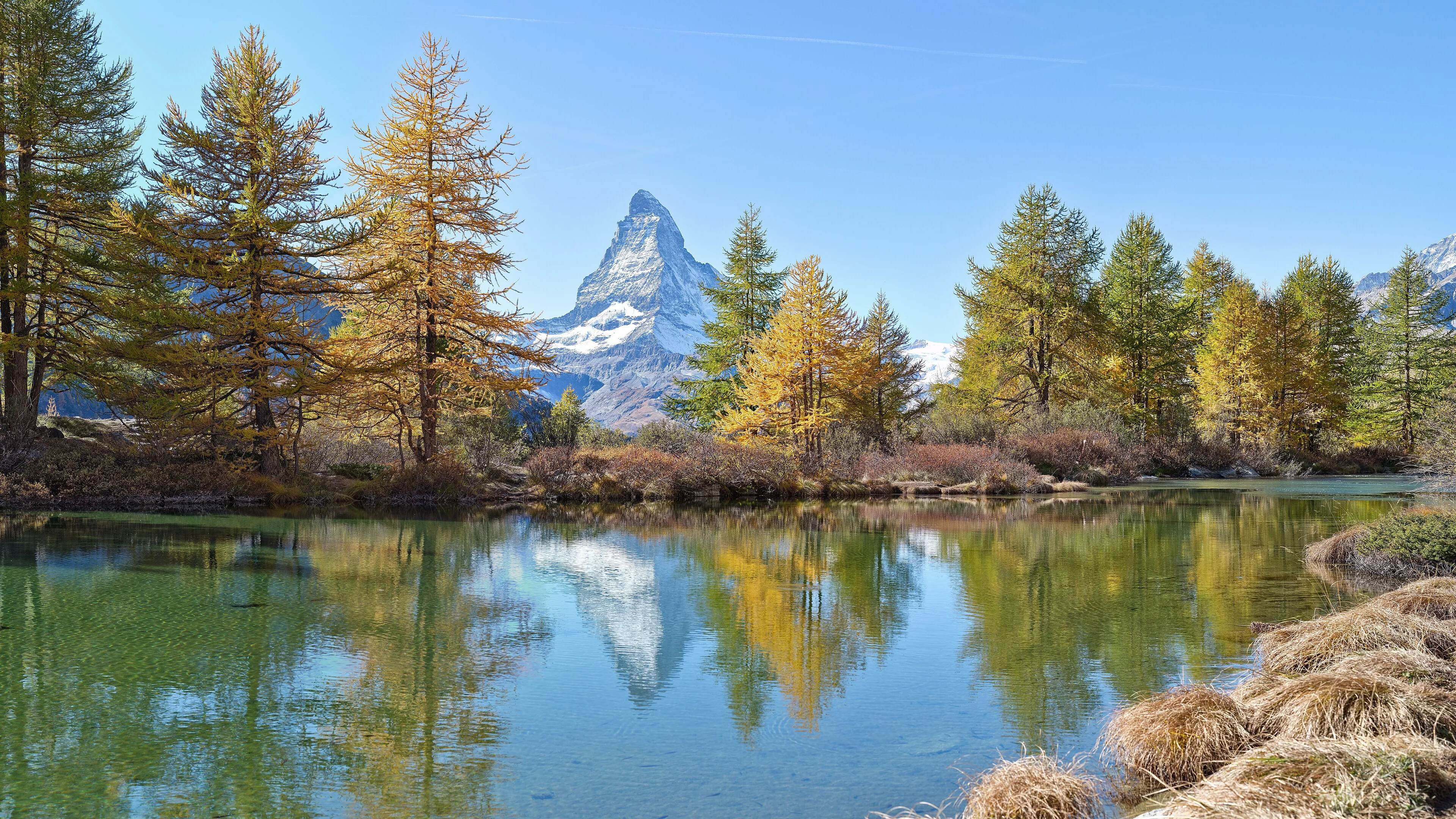 Le Cervin et le lac Grindji en Suisse